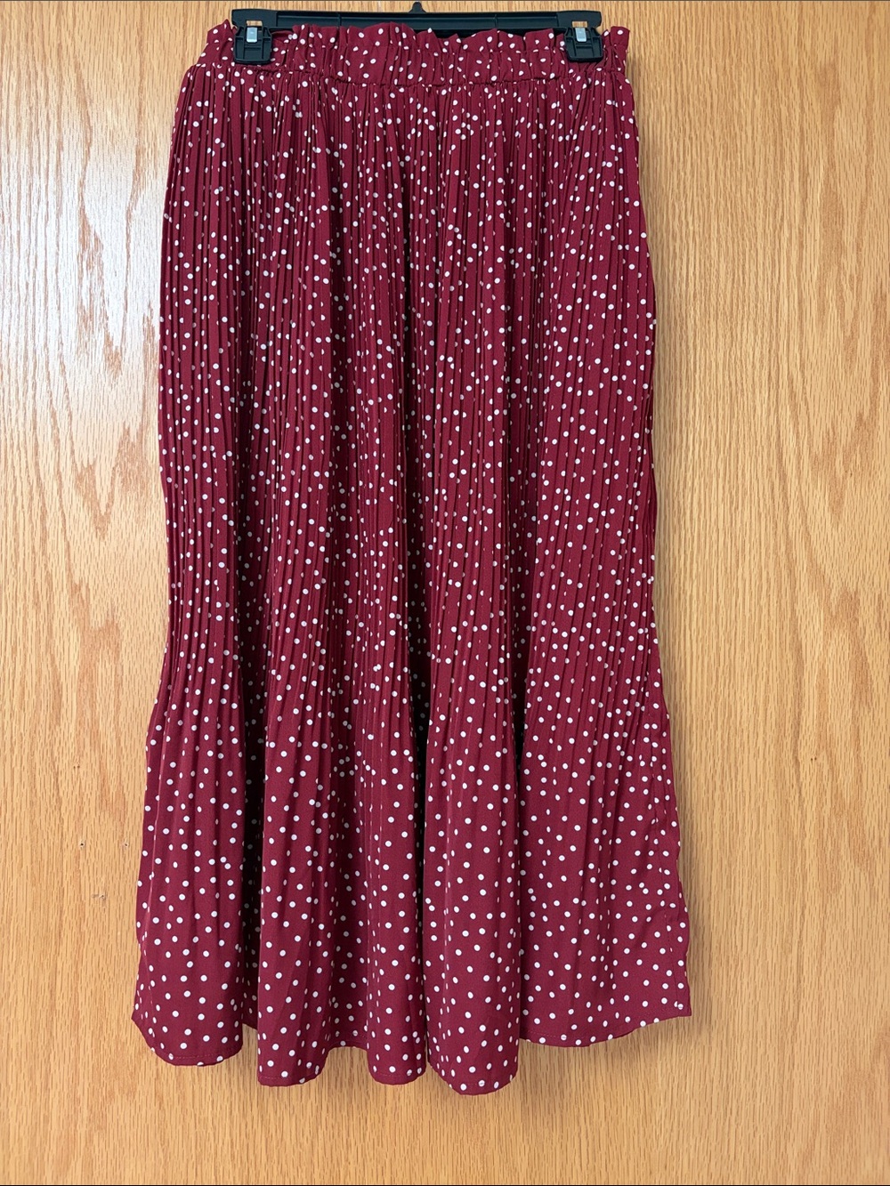 Women's Burgundy Polka Dot Pleated Midi Skirt | M